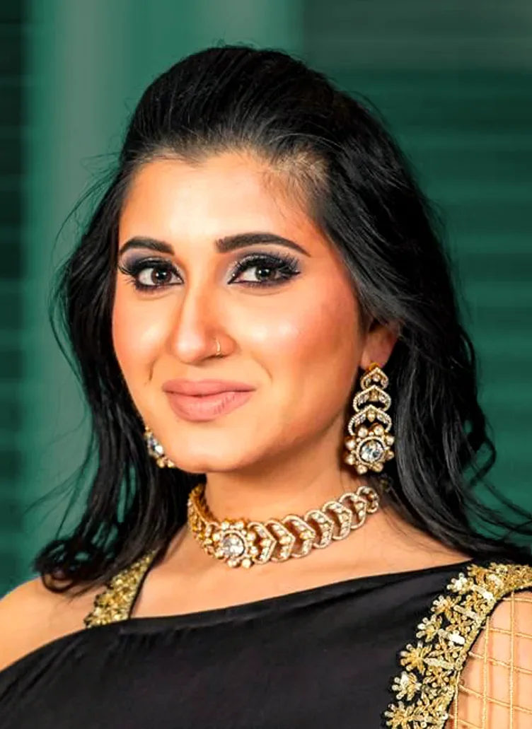 Evening glam by Nidari — smoky eye, gold kundan choker and earrings