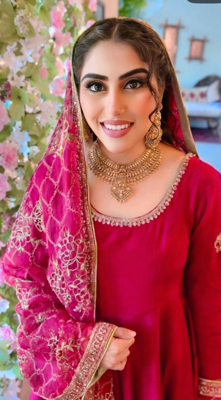 Bridal trial look in magenta with gold jewellery by Makeup by Nidari